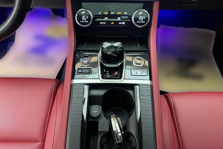 捷豹XFL 2021款 XFL 2.0T P250 两驱精英运动版中控内饰7004