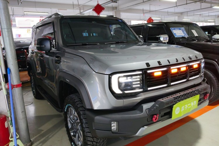 北京越野 北京BJ40 2024款 2.0D 全新刀锋英雄穿越者车身外观3