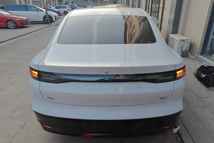 零跑汽车 零跑B01 2025款 550舒享版车身外观6