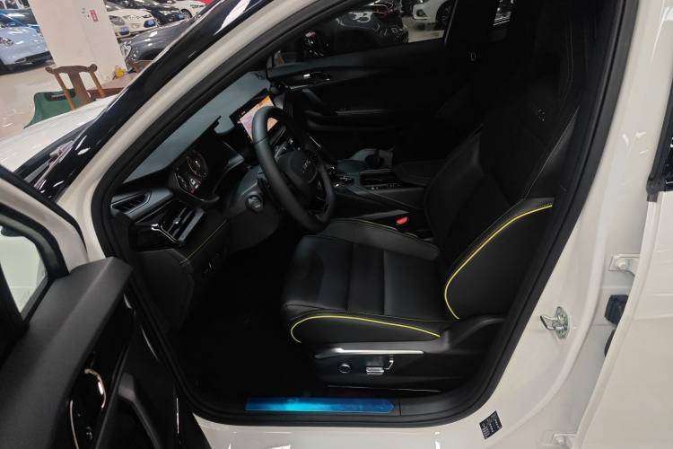 领克06 2023款 Remix 1.5T 劲Halo中控内饰19