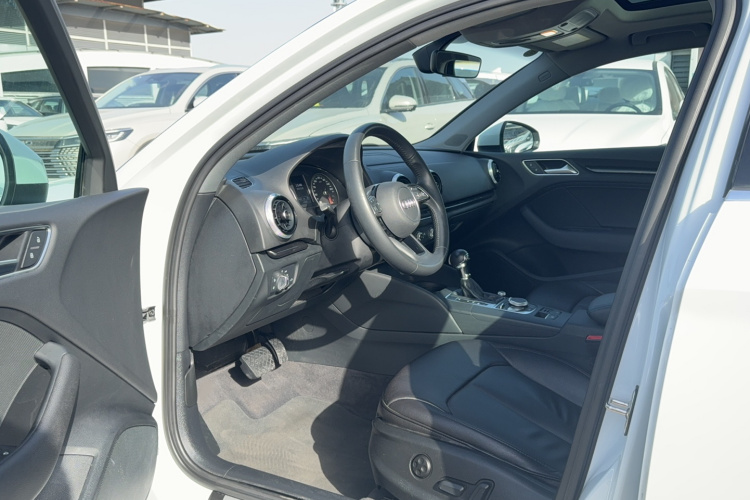 奥迪A3 2019款 Limousine 35 TFSI 时尚型 国V中控内饰7002