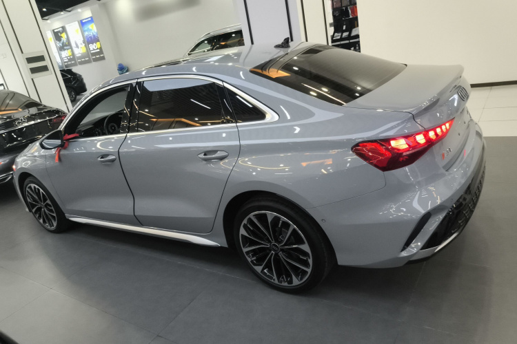 奥迪A3 2025款 A3L Limousine 35TFSI 飞驰尊享型 +豪华臻选包车身外观4