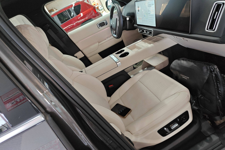 理想汽车 理想L9 2024款 Ultra局部细节41