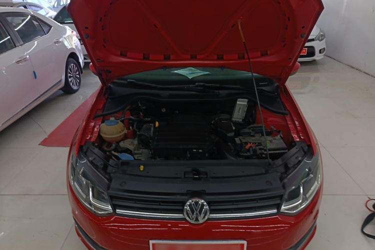 大众 Polo 2014款 1.6L 自动舒适版机舱底盘24