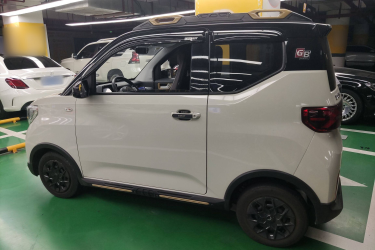 五菱汽车 宏光MINIEV 2022款 GAMEBOY 200km 玩乐款 磷酸铁锂车身外观4