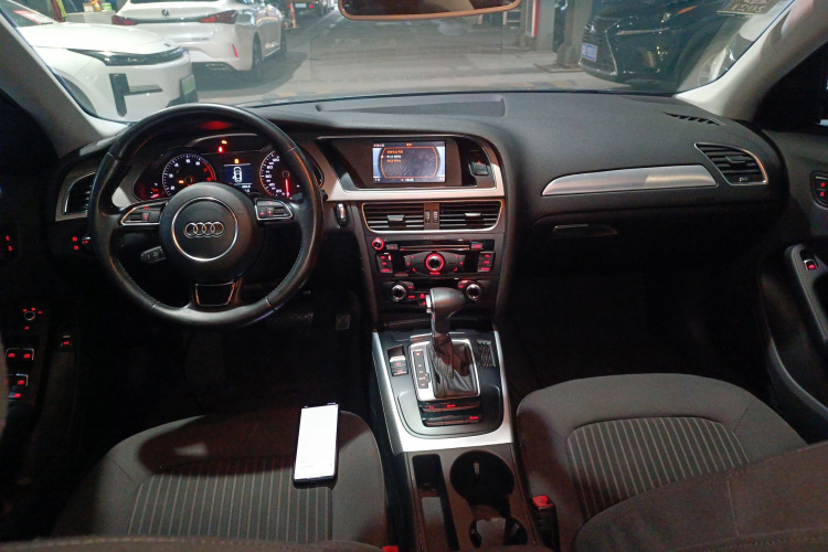 奥迪A4L 2015款 35 TFSI 自动标准型中控内饰7002
