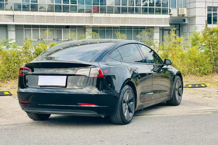 特斯拉 Model 3 2021款 标准续航后驱升级版 3D6车身外观6005