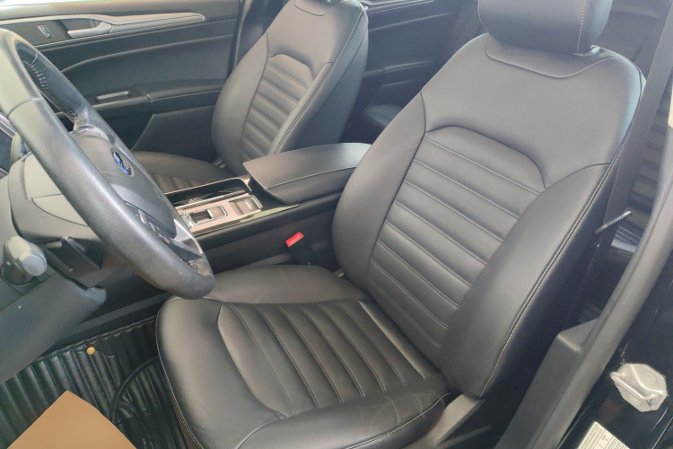 福特 蒙迪欧 2017款 EcoBoost 180 时尚型中控内饰19