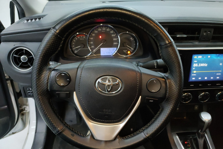 丰田 雷凌 2017款 改款 185T CVT精英版 国V中控内饰13