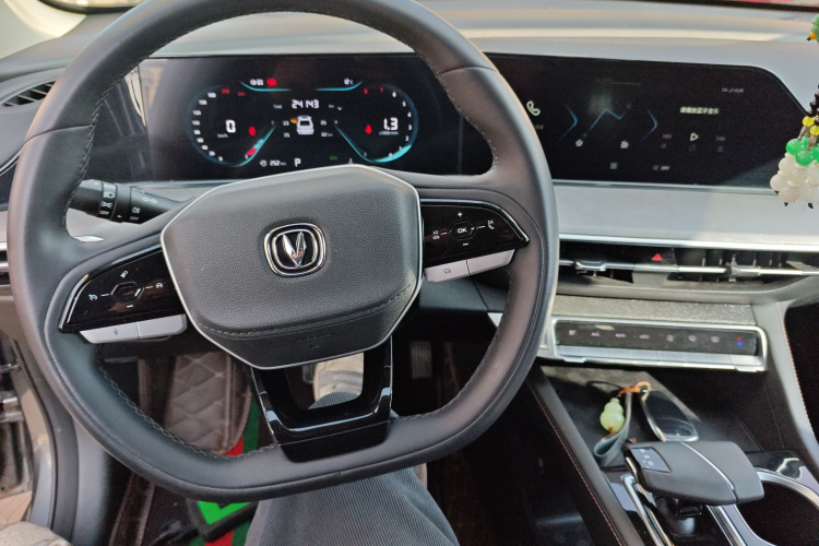 长安 逸动 2023款 畅享版 PLUS 蓝鲸NE 1.4T GDI DCT尊贵版中控内饰7002