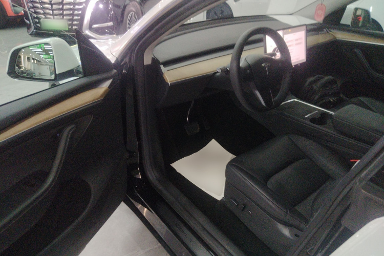 特斯拉 Model Y 2022款 改款 后轮驱动版中控内饰20