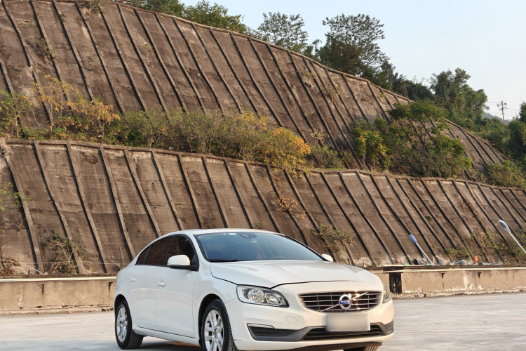 沃尔沃S60 2015款 S60L 2.0T 智行版车身外观6002