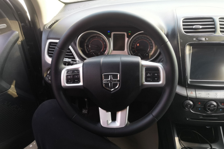 道奇 酷威 2015款 2.0TD 四驱尊尚版局部细节13