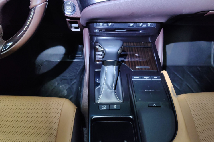 雷克萨斯ES 2020款 200 豪华版局部细节18