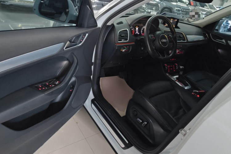 奥迪Q3 2017款 30 TFSI 风尚型中控内饰20