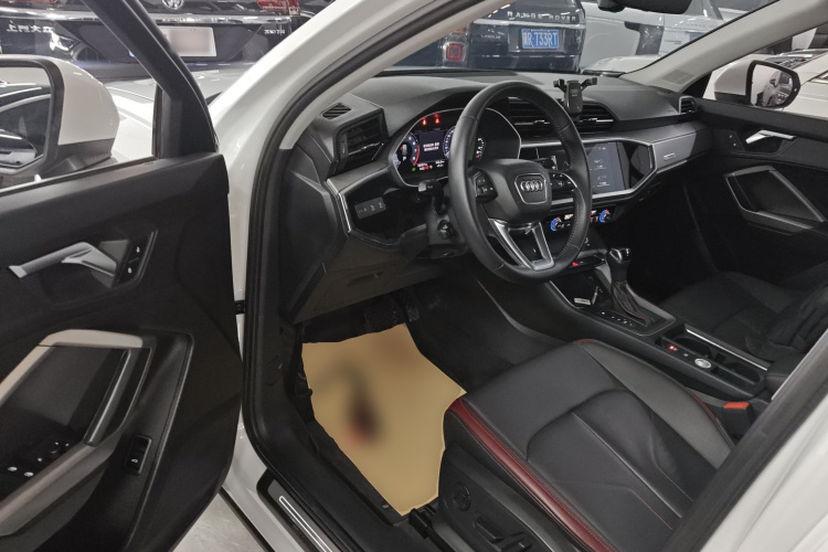 奥迪Q3 2019款 35 TFSI 时尚致雅型中控内饰7003