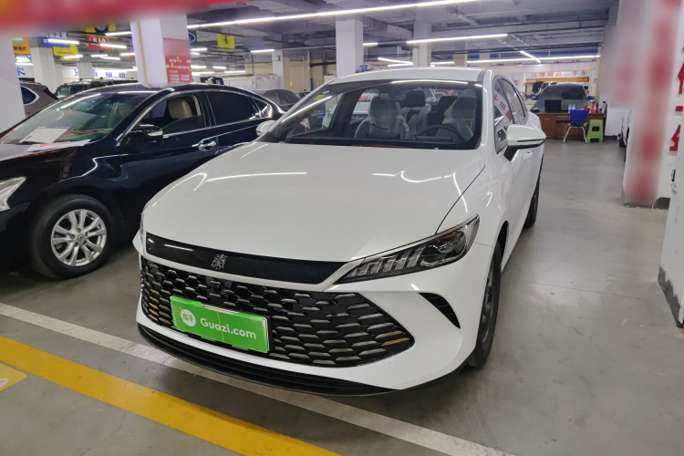 比亚迪 秦PLUS 2025款 DM-i 智驾版 55KM领先型车身外观1