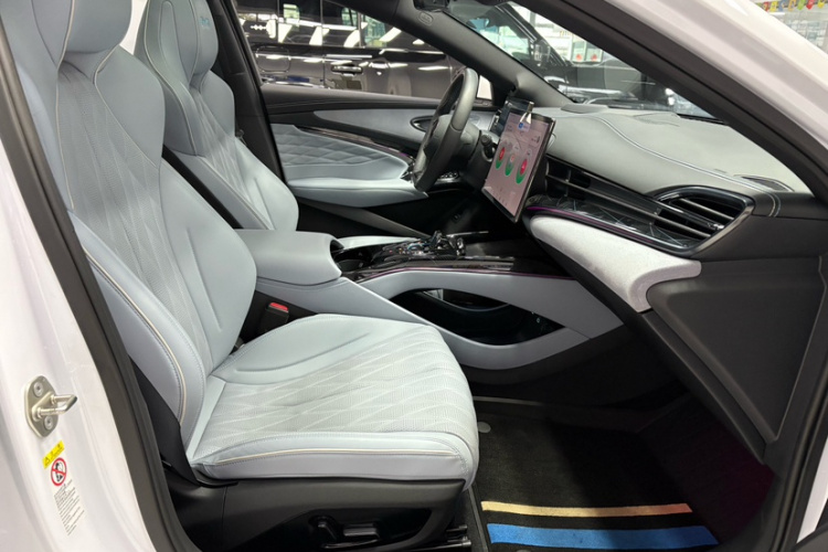 比亚迪 海豹 2022款 700km 长续航后驱版中控内饰7003