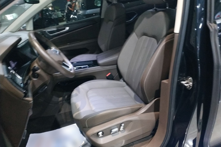 大众 威然 2023款 380TSI 尊驰版中控内饰19