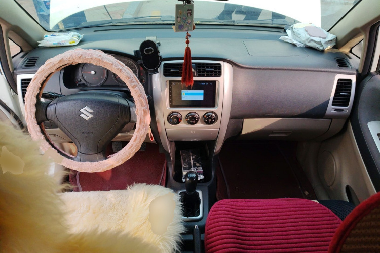 铃木 利亚纳 2013款 两厢 1.4L 手动标准型2中控内饰12