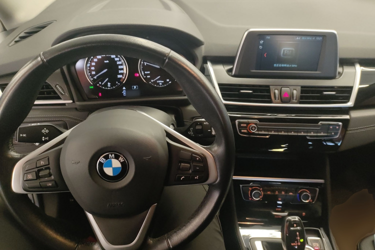 宝马2系多功能旅行车 2018款 220i 尊享型运动套装中控内饰12