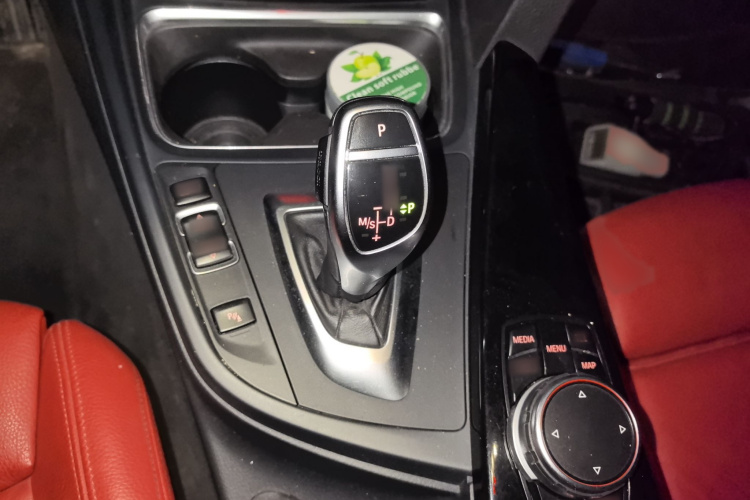 宝马3系 2015款 328i 运动设计套装局部细节18