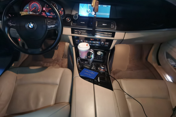 宝马5系 2011款 523Li 豪华型中控内饰12