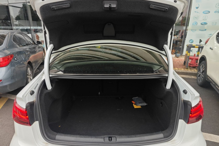 奥迪A3 2020款 Limousine 35 TFSI 时尚型 国VI机舱底盘23