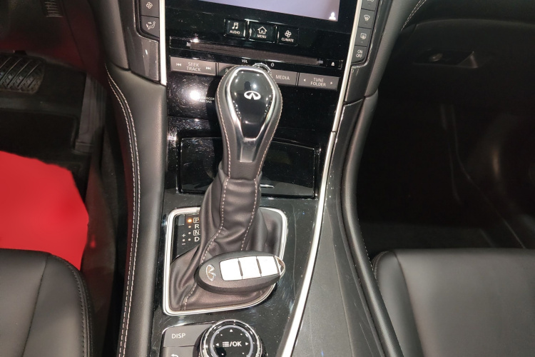 英菲尼迪Q50L 2018款 2.0T 舒适版 国VI局部细节18