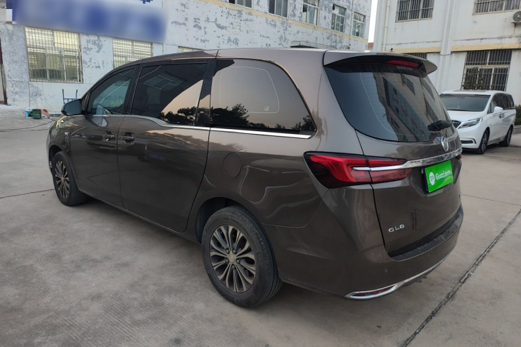 别克GL8 2021款 陆上公务舱 652T 舒适型车身外观4