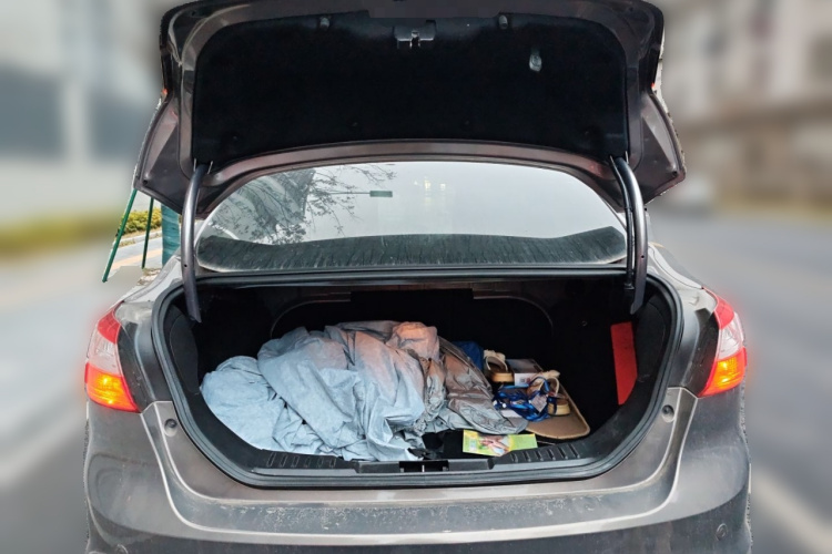 福特 福克斯 2012款 三厢 1.6L 自动风尚型中控内饰23