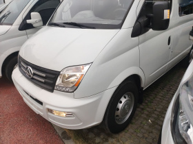 上汽大通MAXUS 新途V80 2021款 2.0T AMT经典傲运通短轴中顶5/6座