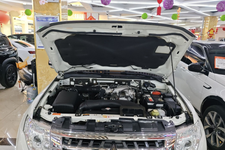 三菱 帕杰罗(进口) 2020款 3.0L 自动尊贵越野版局部细节24