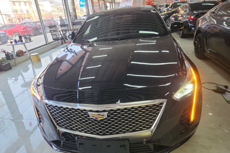 凯迪拉克CT6 2019款 28T 豪华型车身外观2