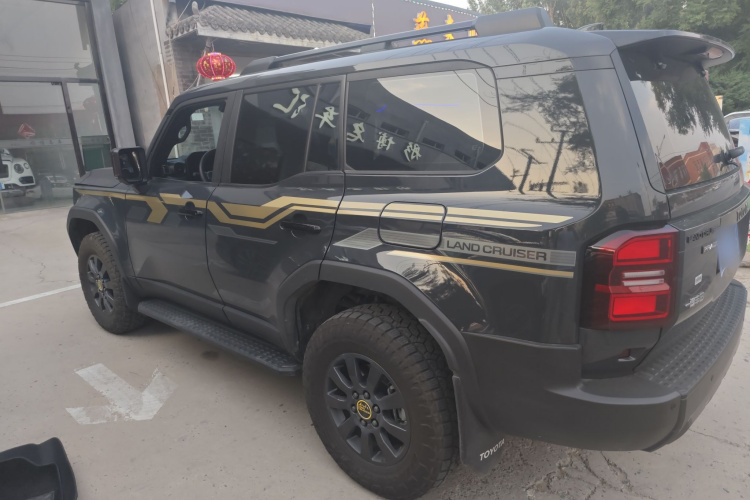 丰田 普拉多 2024款 2.4T 悍野WX版 6座车身外观4