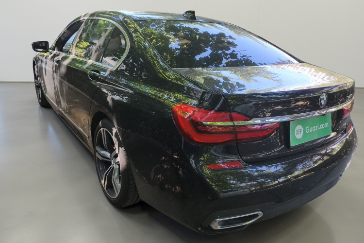 宝马7系 2018款 740Li 领先型 M运动套装车身外观5