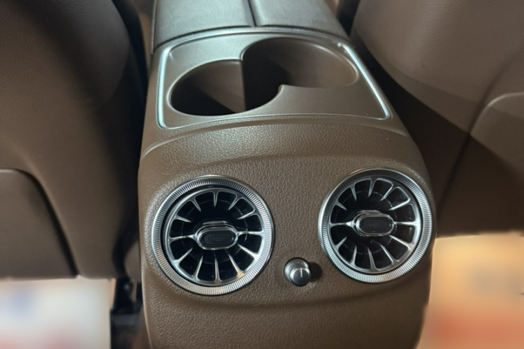 奔驰E级 2018款 改款 E 200 L局部细节9001