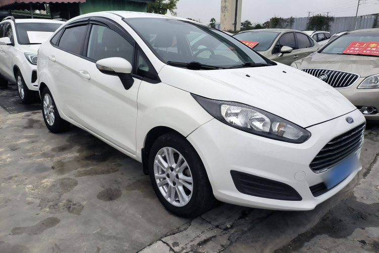 福特 嘉年华 2013款 三厢 1.5L 手动风尚型车身外观3