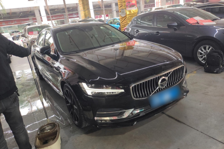 沃尔沃S90 2019款 T5 智远版车身外观3