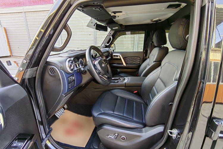 北京BJ40 2018款 PLUS 2.0T 自动四驱城市猎人版中控内饰7001