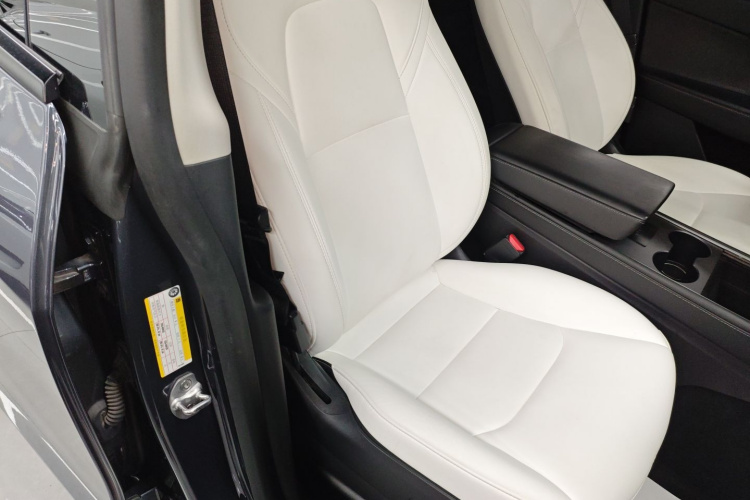 特斯拉 Model Y 2022款 后轮驱动版局部细节41