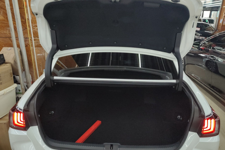 雷克萨斯ES 2020款 300h 卓越版机舱底盘23