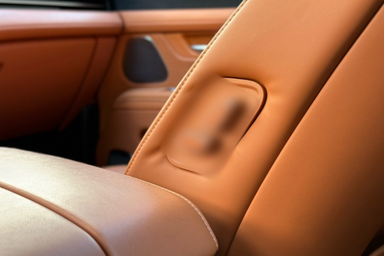 鸿蒙智行 问界M7 2024款 1.5T 智驾四驱Ultra版 5座中控内饰7012