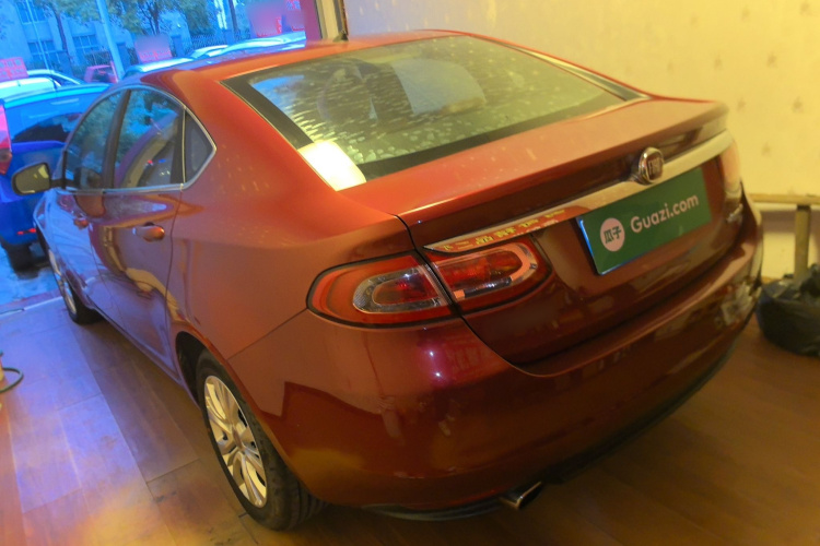 菲亚特 菲翔 2015款 1.4T 自动劲享版车身外观4