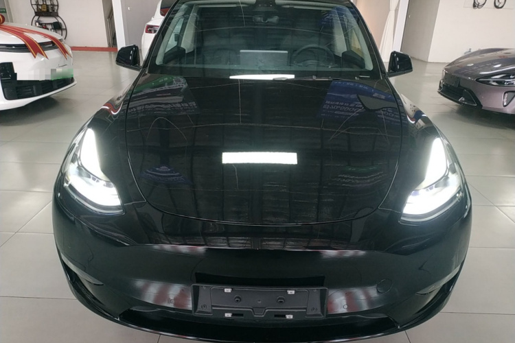 特斯拉 Model Y 2022款 长续航全轮驱动版车身外观2