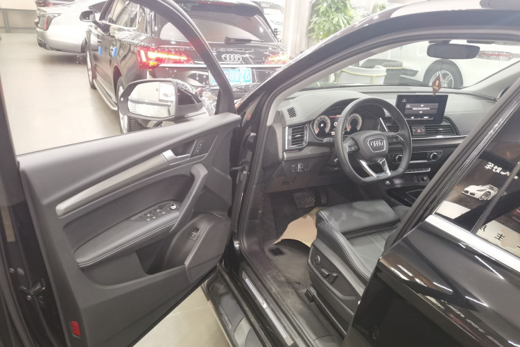 奥迪Q5L 2022款 40T 豪华动感型中控内饰20