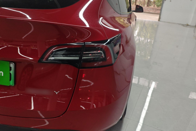 特斯拉 Model Y 2022款 长续航全轮驱动版车身外观9