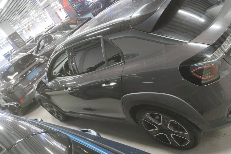 领克02 2022款 2.0TD DCT耀Pro车身外观4