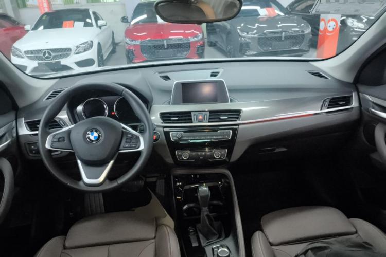 宝马X1 2019款 sDrive18Li 尊享型中控内饰7002