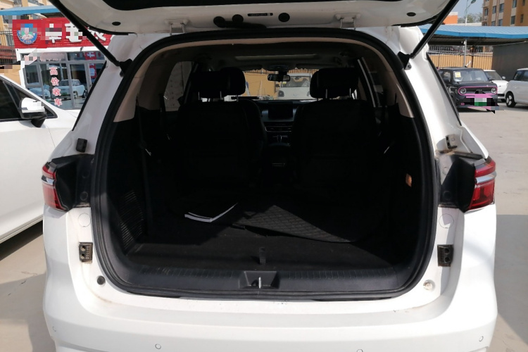 比亚迪 宋MAX 2021款 升级版 1.5T 自动豪华型 6座局部细节23